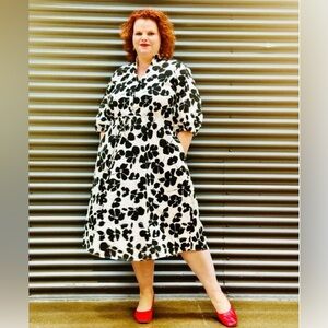 BLACK + WHITE COTTON FLORAL  A-LINE LIGHTWEIGHT DRESS CINCH WAIST V-NECK SIZE 14